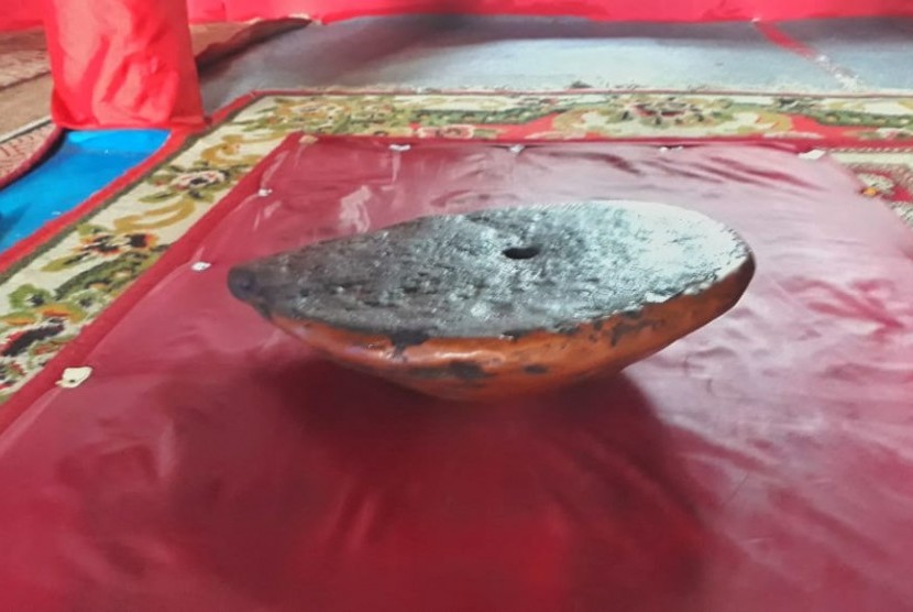 BATU ANGKEK-ANGKEK